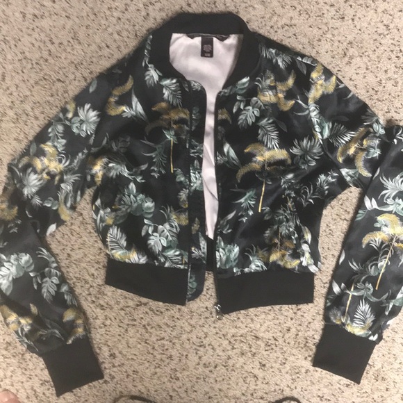 Victoria’s Secret 3 Piece Rare Tropical Satin PJ - Picture 4 of 7